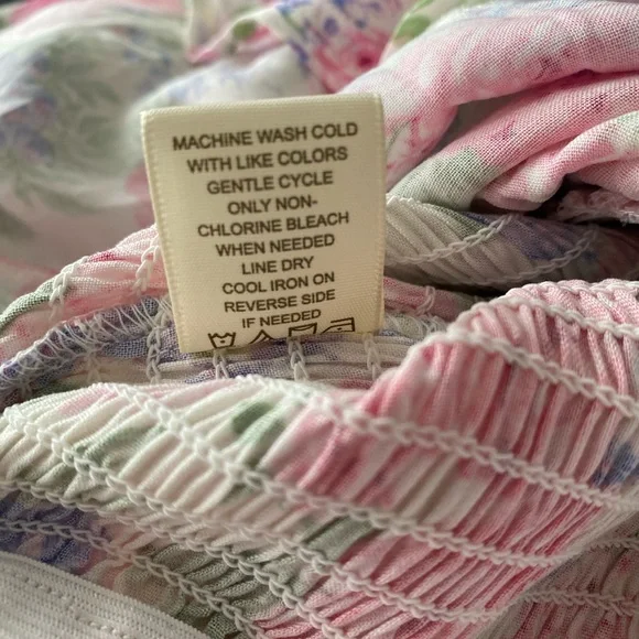 NWT Floral Smocked Puff Sleeve Midi Dress - Picture 12 of 16